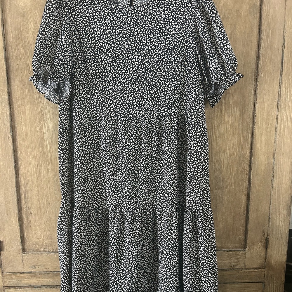 Black and White Floral Dress Pretty Garden size Large Maxi